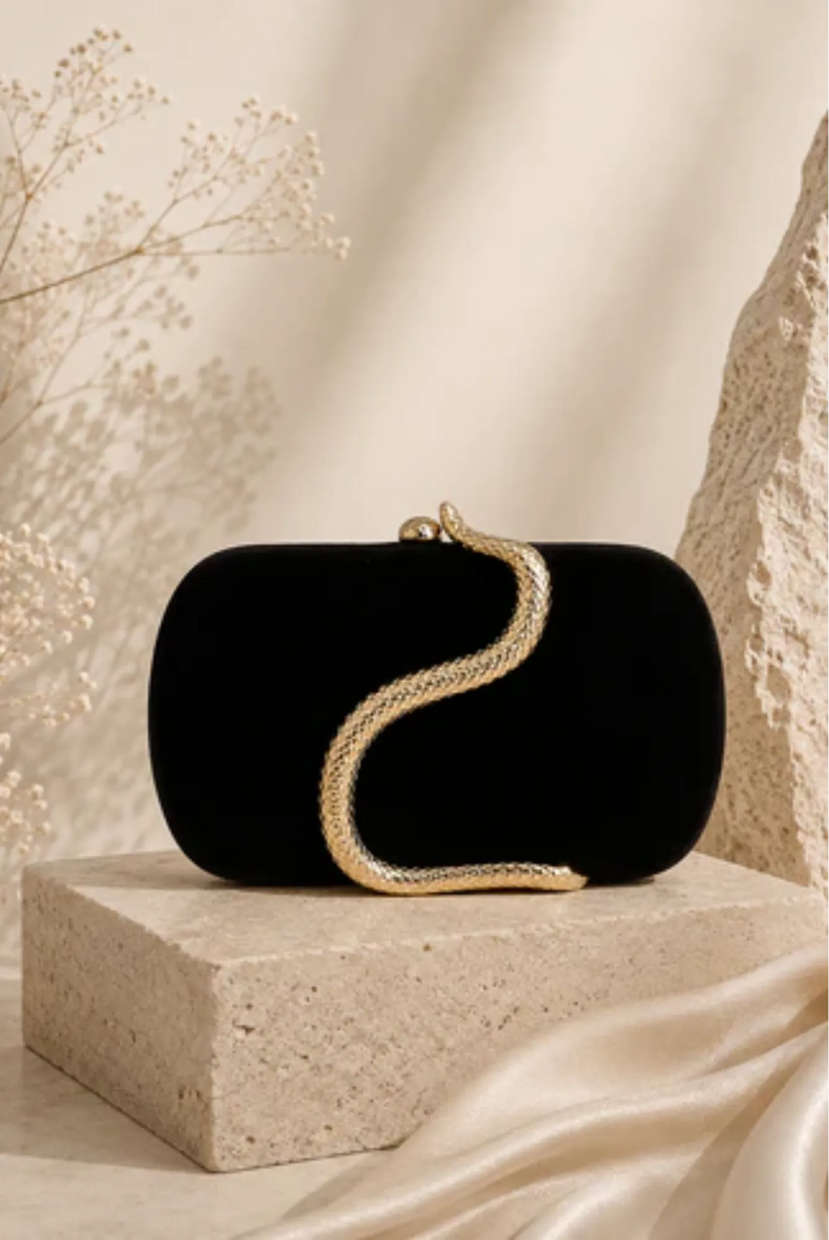 Lois &amp; Co Evening Bags Black / Latch Balante - Black Clutch with Serpent Embellishment Balante - Black Clutch with Serpent Embellishment