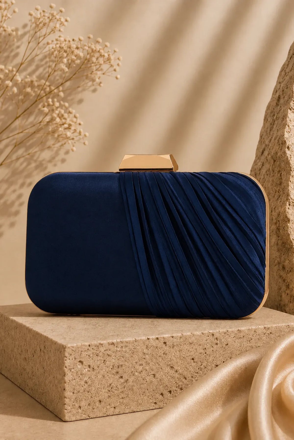 Lois &amp; Co Evening Bags Clasp Orelana - Evening Bag in Navy Orelana - Evening Bag in Navy