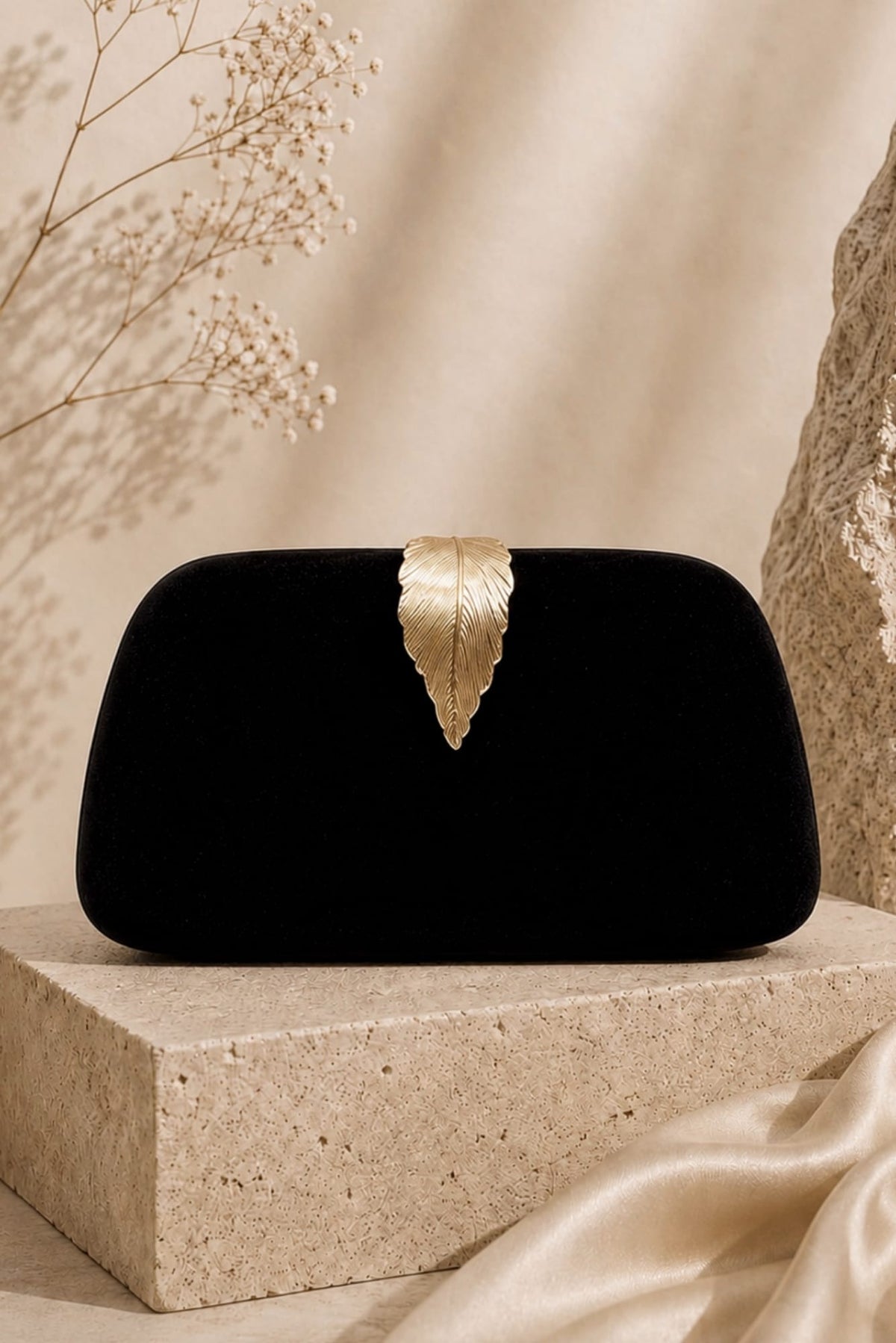 Lois &amp; Co Evening Bags Latch Arietta - Leaf Clasp Clutch in  Black Arietta - Leaf Clasp Clutch in  Black