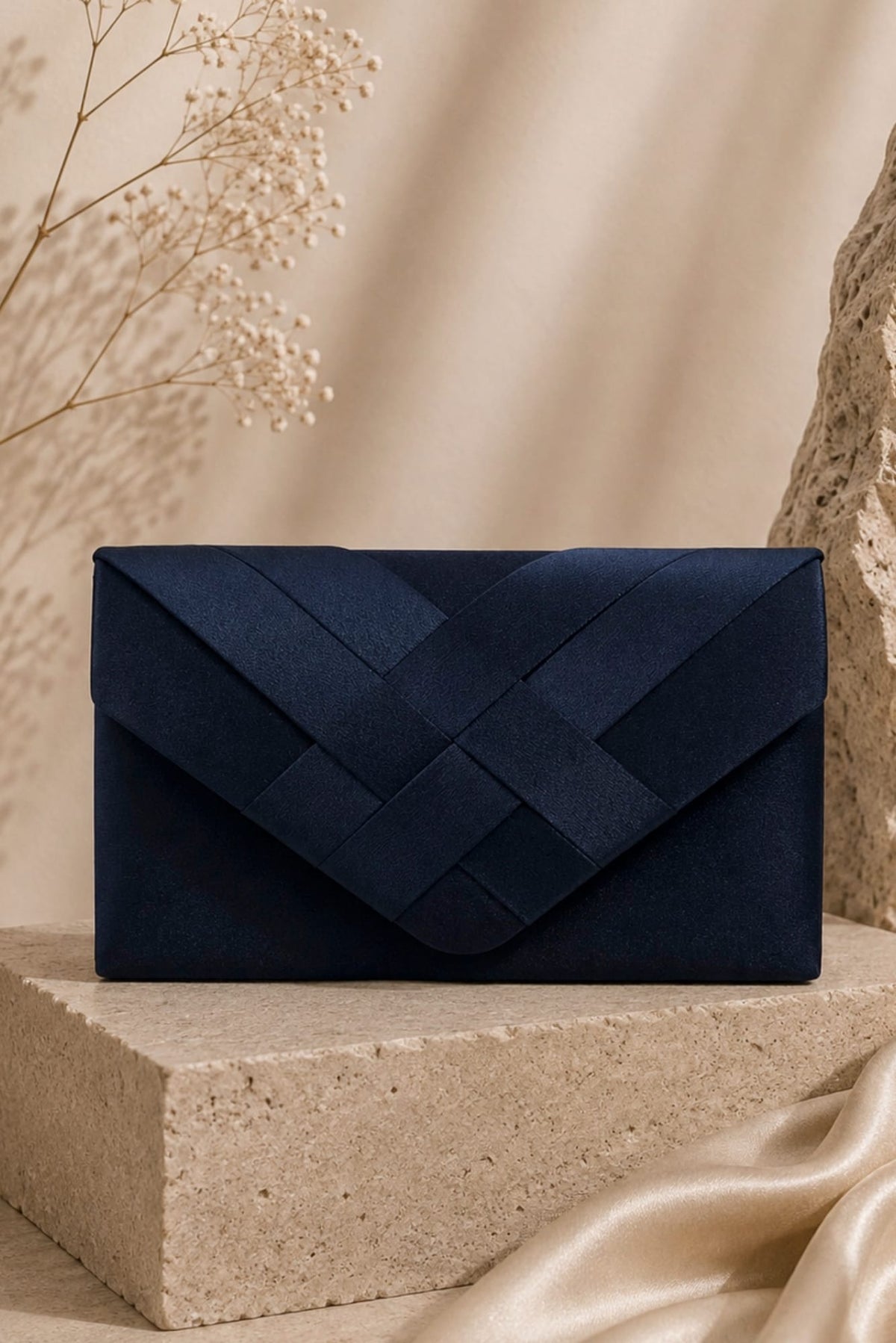 Lois &amp; Co Evening Bags Latch Noni - Cross-Hatch Envelope Clutch in Navy Noni - Cross-Hatch Envelope Clutch in Navy