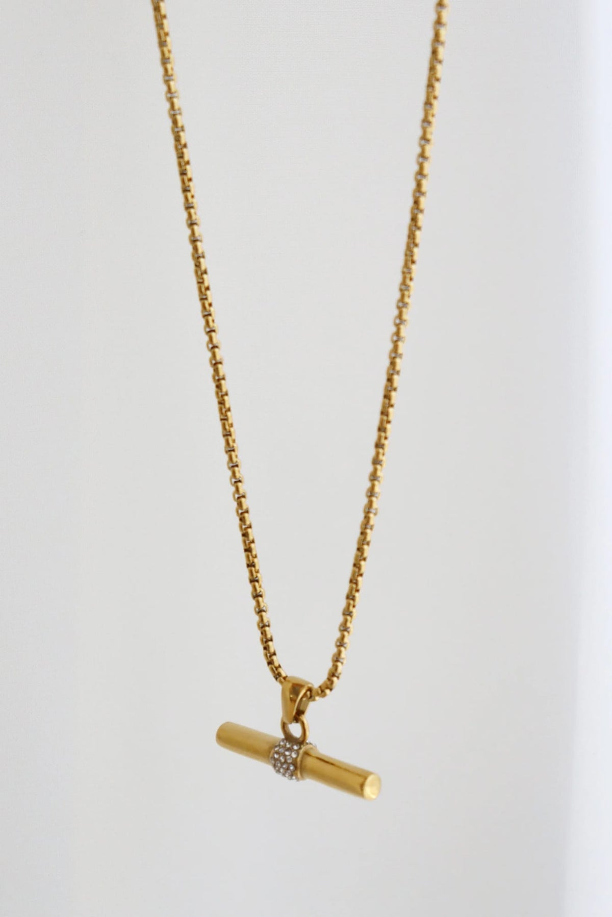 Lois & Co Necklace Pendant Vivienne T-Bar Gold Plated Necklace - Lustre & Sage Vivienne T-Bar Gold Plated Necklace - Lustre & Sage