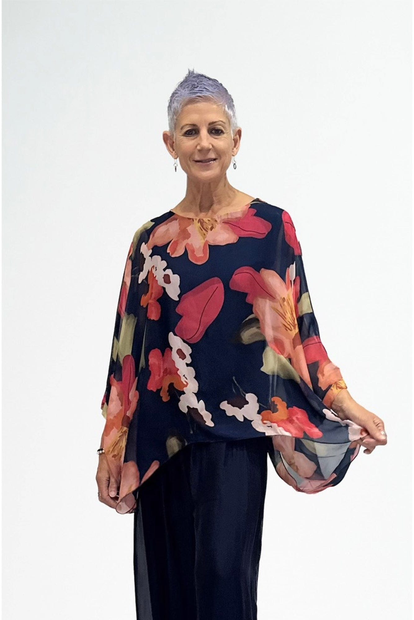 Lois & Co Silk Top Chic Navy and Coral Floral Silk Top Chic Navy and Coral Floral Silk Top