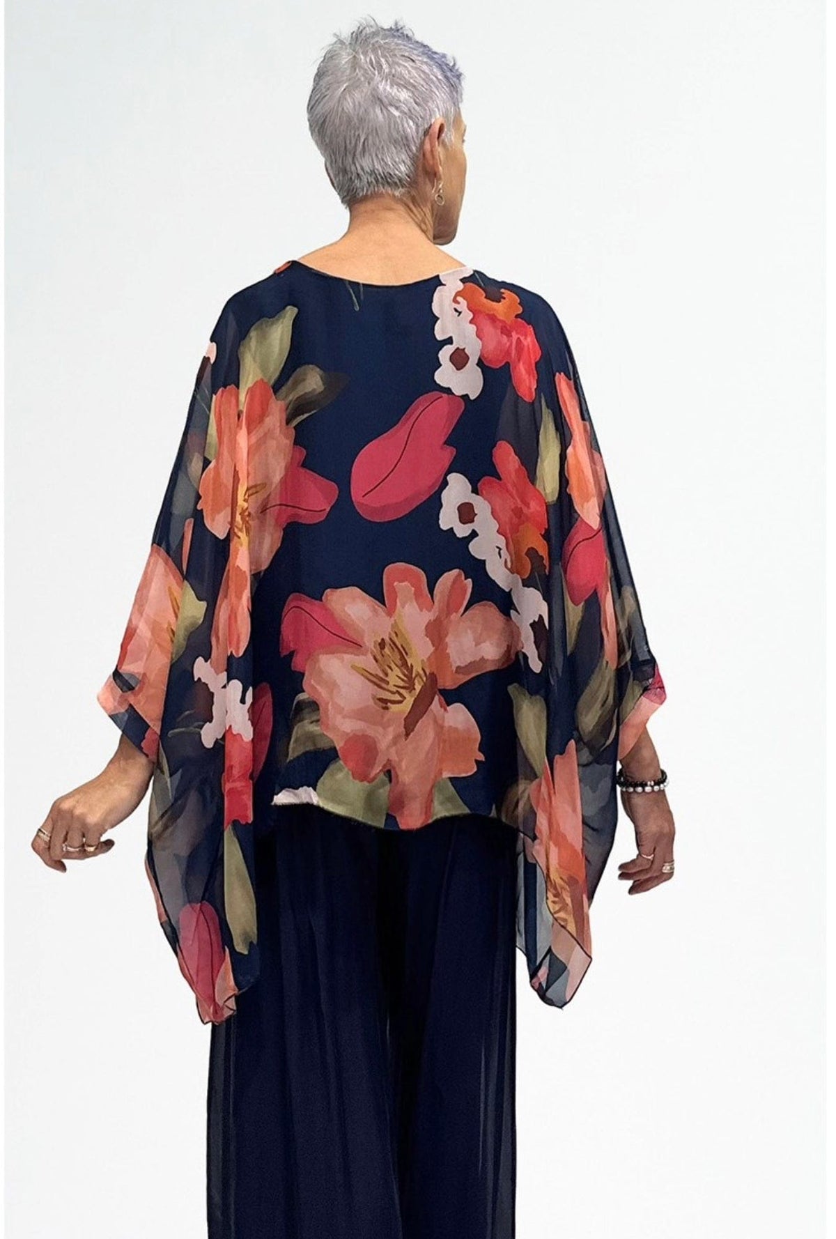 Lois & Co Silk Top Chic Navy and Coral Floral Silk Top Chic Navy and Coral Floral Silk Top