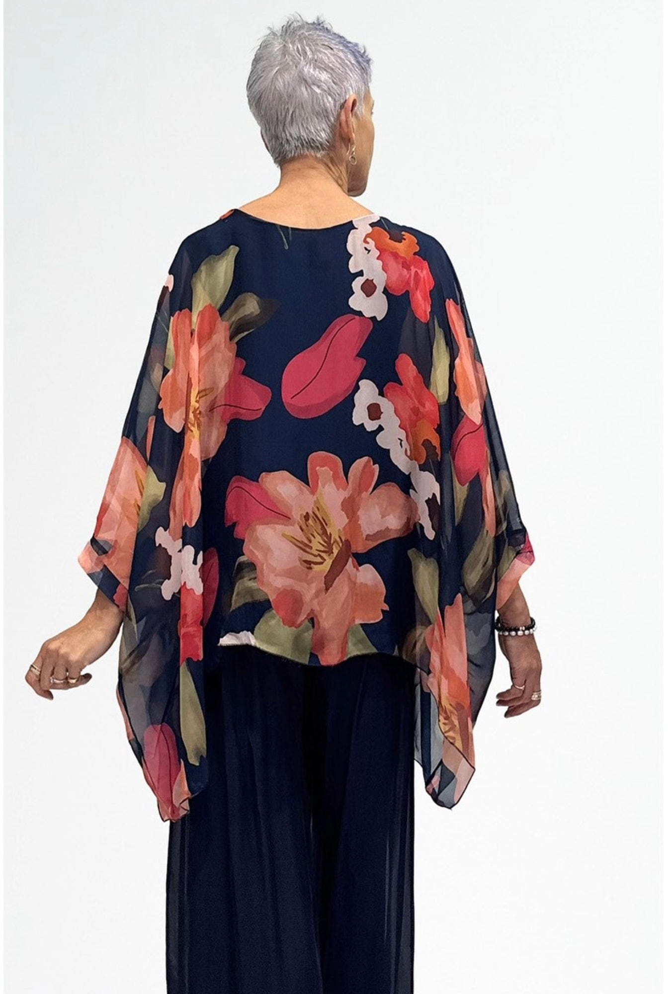 Lois & Co Silk Top Chic Navy and Coral Floral Silk Top Chic Navy and Coral Floral Silk Top